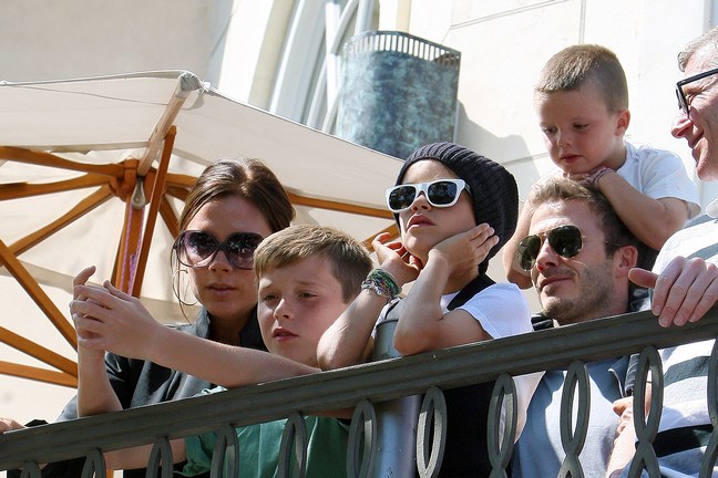 Victoria Beckham, sunglasses, black jacket, David Beckham, sunglasses, Romeo, Cruz, Brooklyn